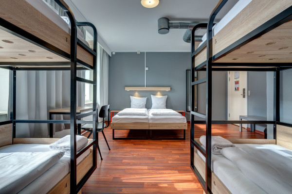 6-bed room