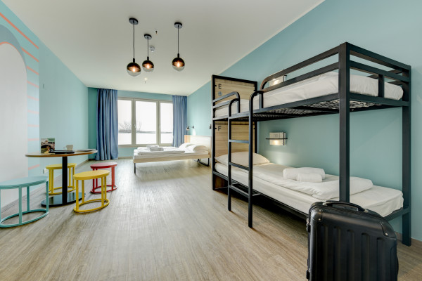 6-bed room