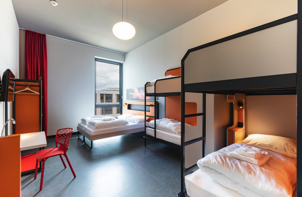 5-bed room